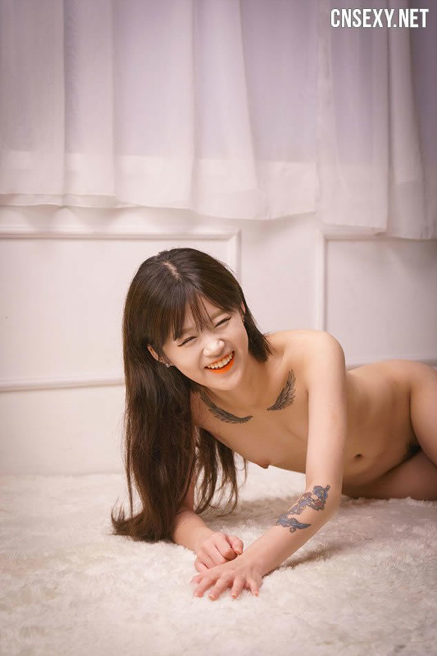 美丽动人的小美女羞涩无圣光人体写真(3)