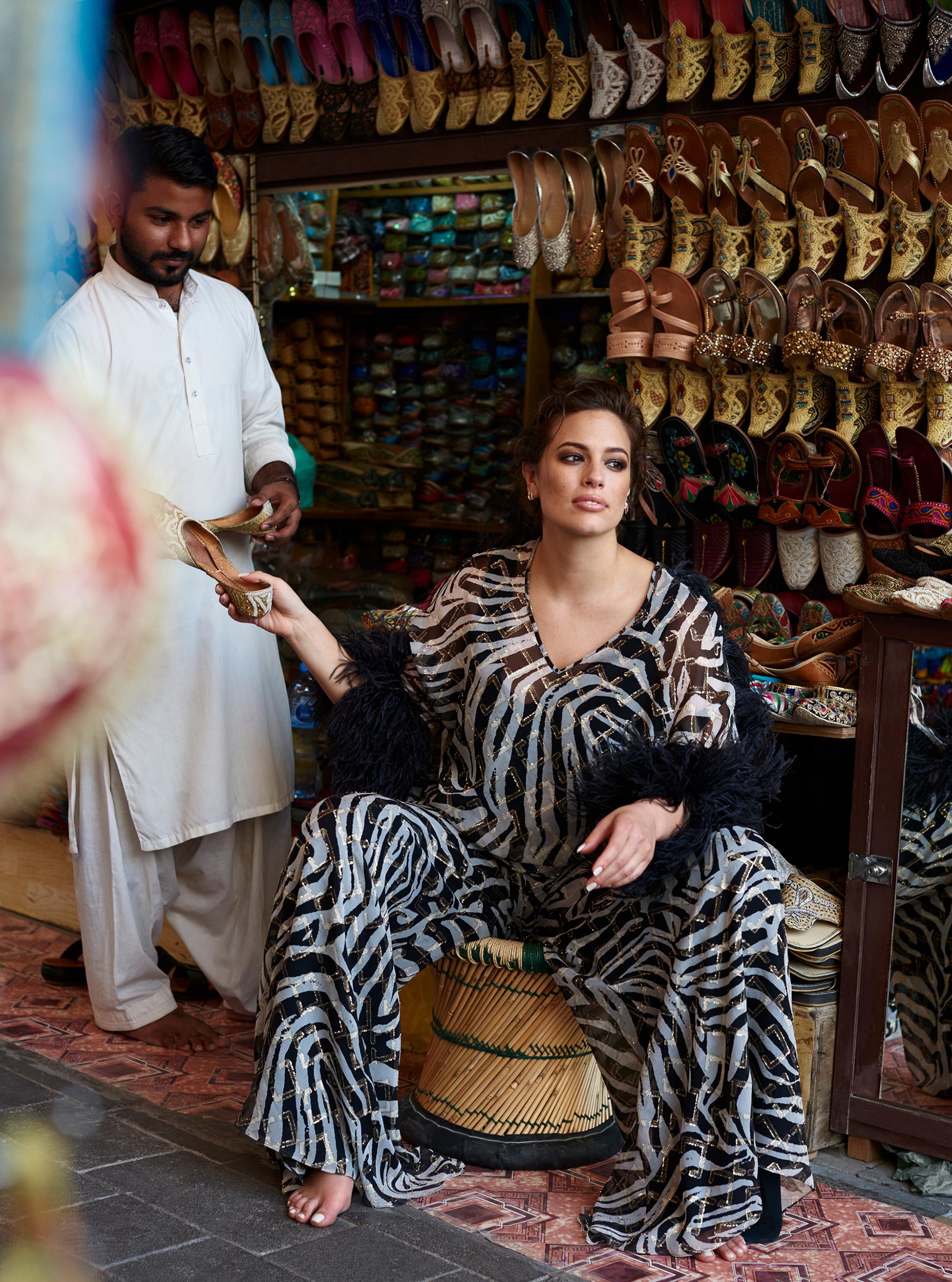 Ashley Graham by Bikramjit Bose - Harper's Bazaar Arabia march 2019 Эшли Грэм гуляет по старому городу в Дубае / фото 08