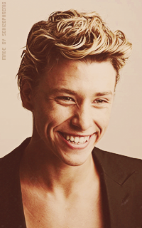 Mitch Hewer KjiXUjnr_o