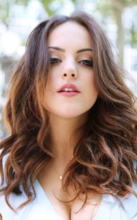 Elizabeth Gillies Vsb9enJY_o