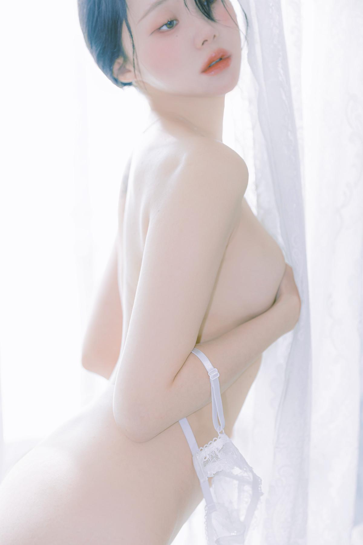Inah 이나, PhotoBook 「Blooming Day」 Set.02(24)