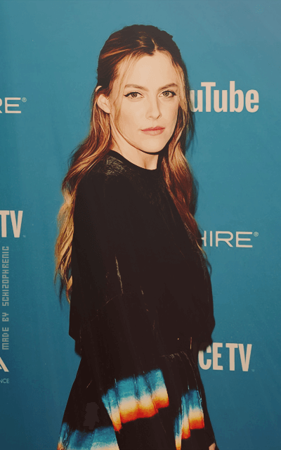 Riley Keough UFTx98ef_o