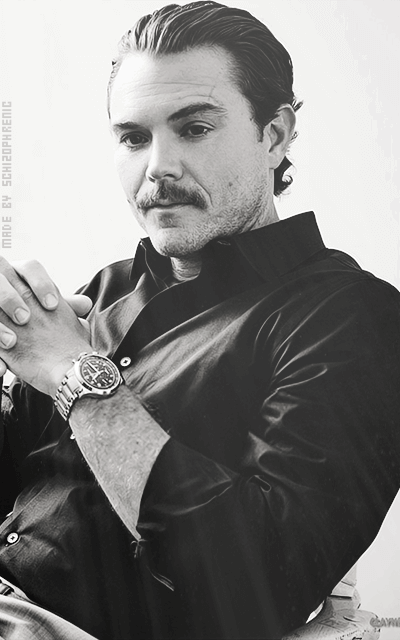 Clayne Crawford N9JLgsDR_o