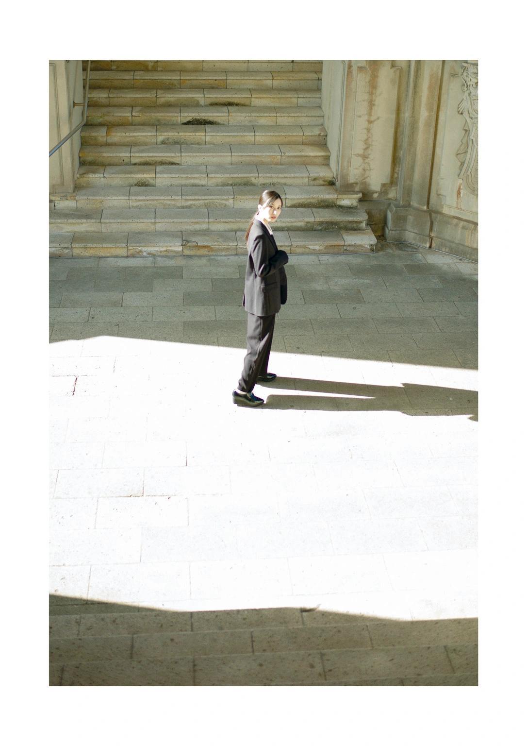 Kotoko Sasaki 佐々木琴子, 1st写真集 「明け方の夢」 Set.01(10)