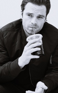 Sebastian Stan Jdzq99dN_o