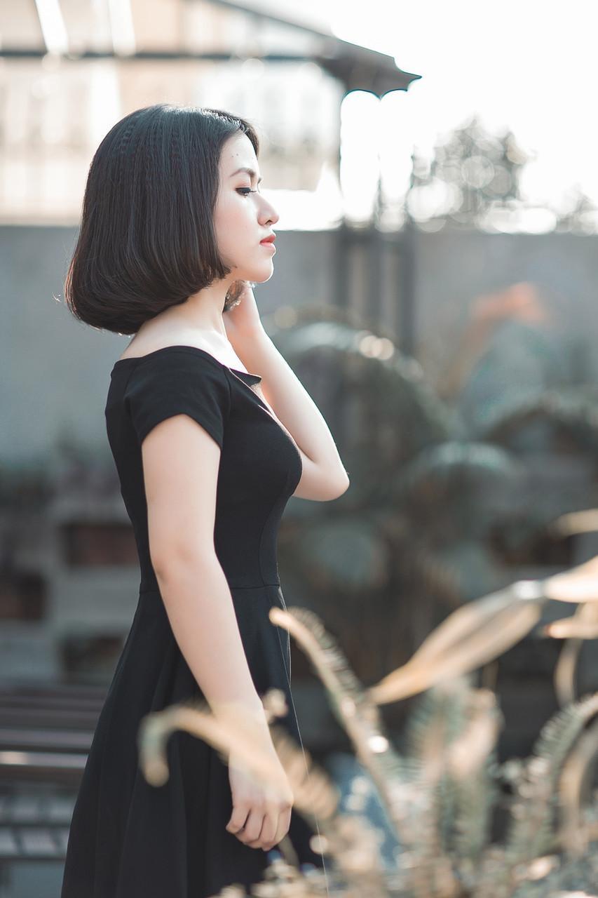 Glamorous Asian babe posing in her elegant black dress in public(8)