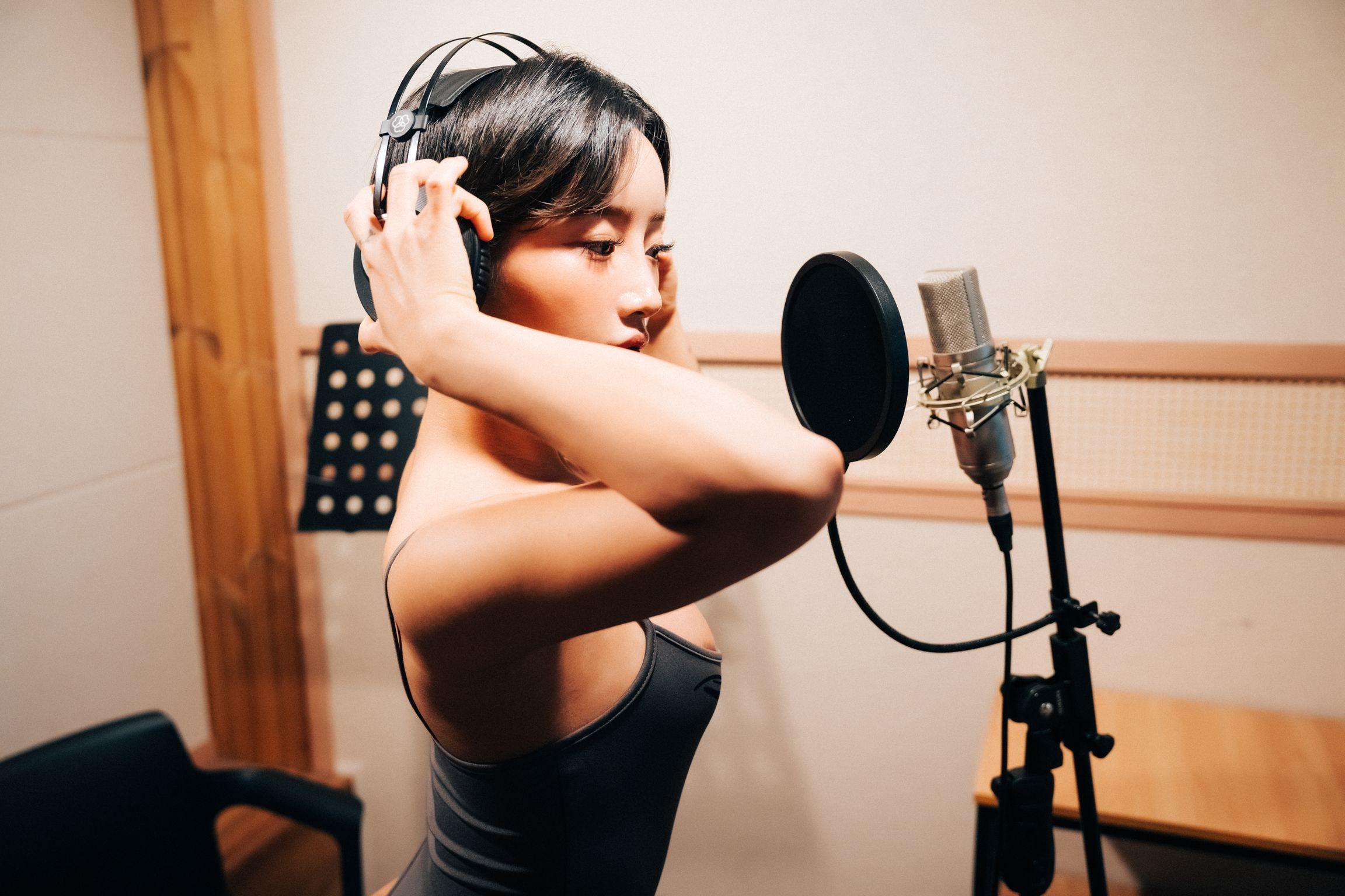 [Loozy] Booty Queen: Nude Recording (155 photos )(39)