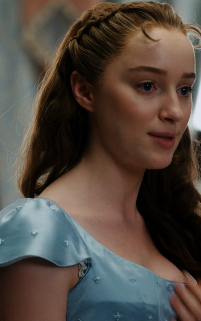 Phoebe Dynevor VnZAe2sP_o