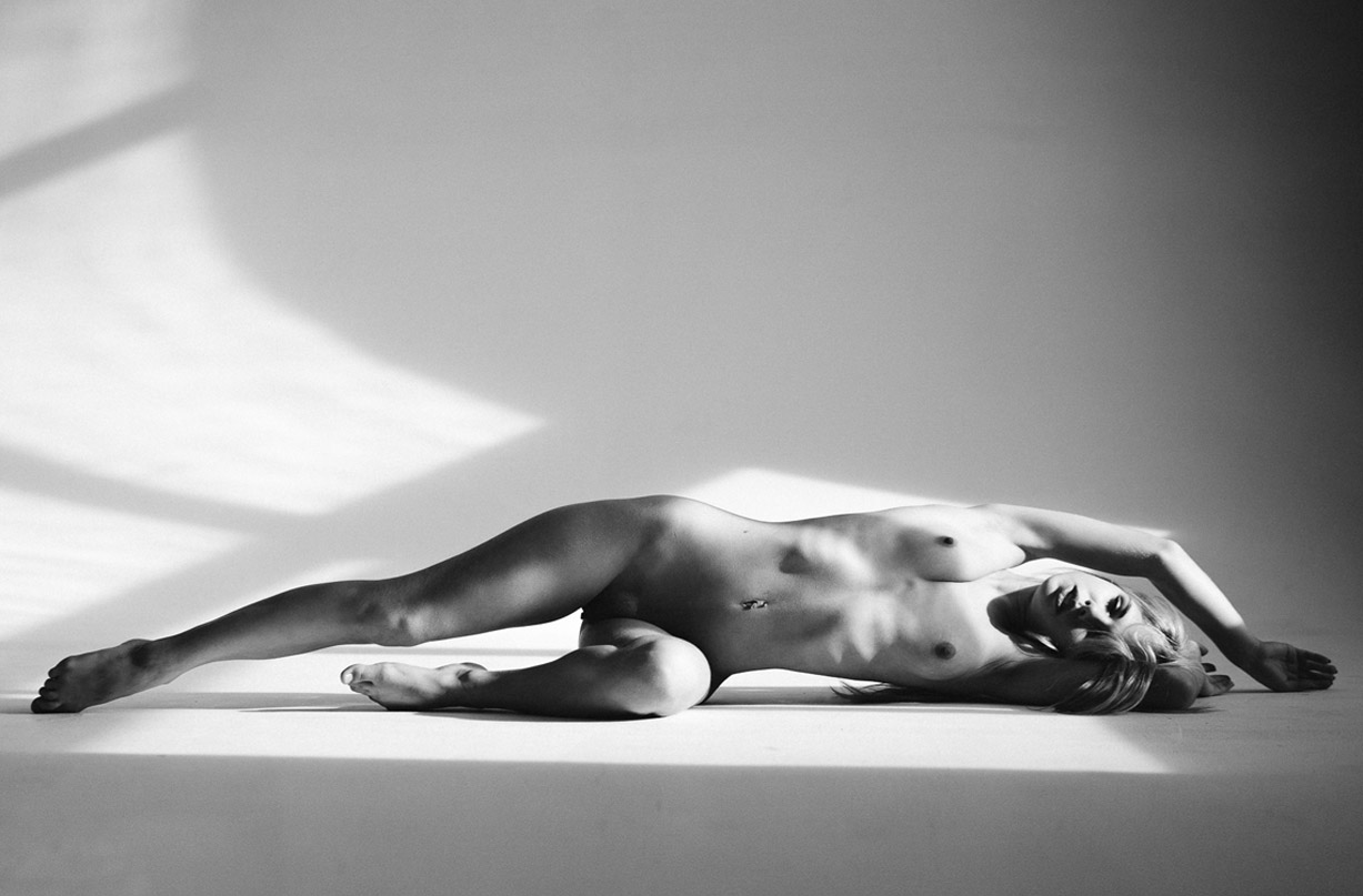 Alexandra Smelova nude by Mikhail Malyugin.