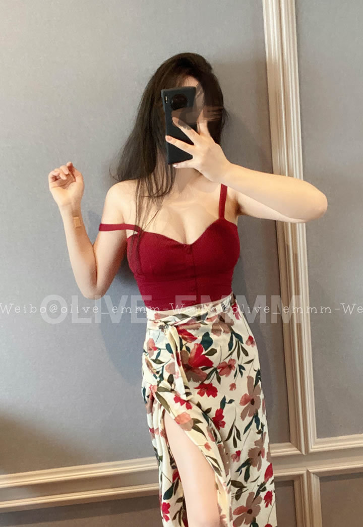 Fattipperson red @OLIVE_EMMM red camisole and flower skirt 2