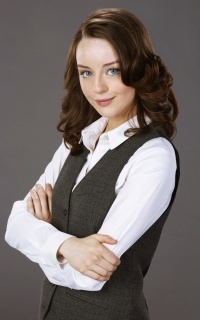 Kacey Rohl HnYbGzun_o