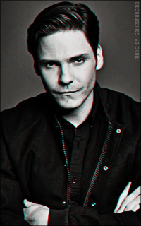 Daniel Brühl 7Ca8Y7PY_o