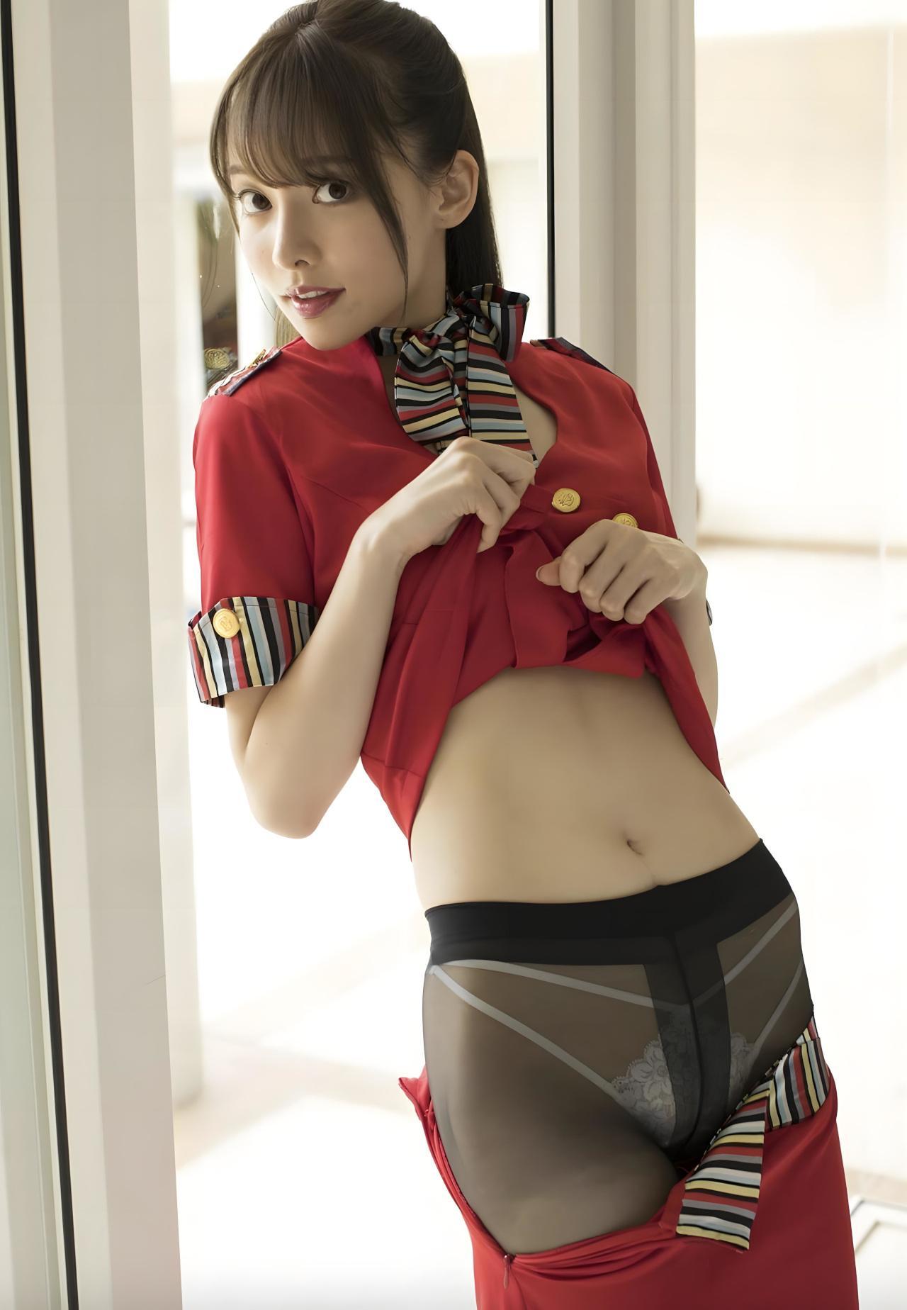Minami Sakisaka 咲坂美波, 写真集 Priority 快楽のフライト (TO ROOM) Set.01(8)