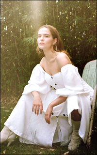 Zoey Deutch CPAhZHjQ_o