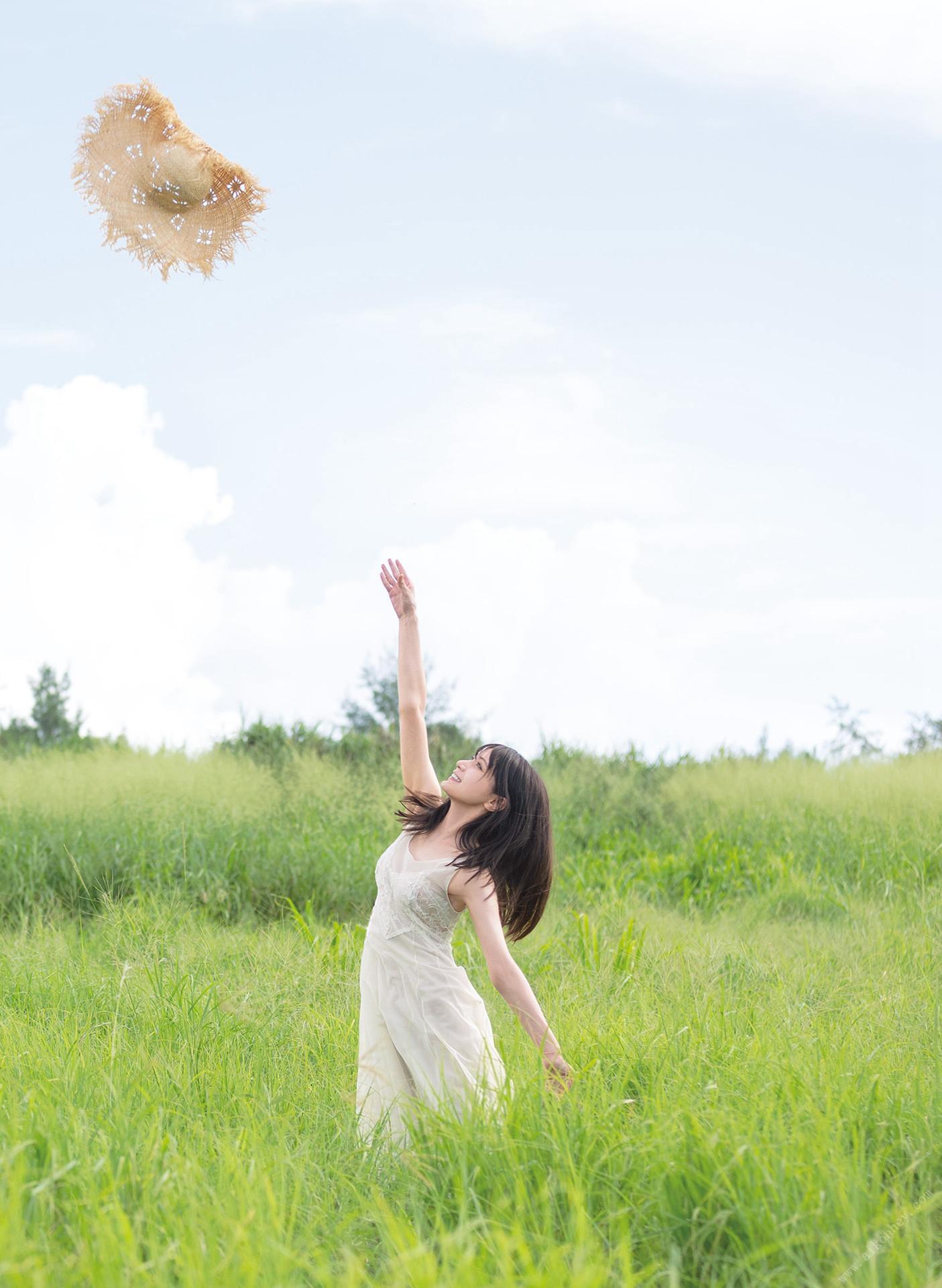 Sayaka Nitori 似鳥沙也加, 1st写真集 「Ribbon」 Set.01(3)