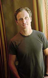 Tony Goldwyn JZHq11Vl_o