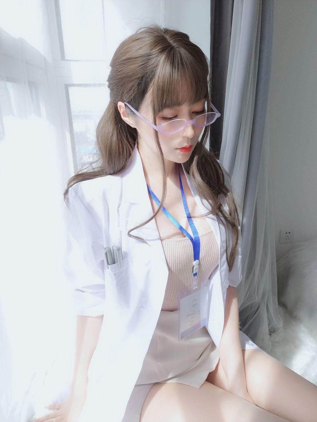Coser @ 白银 81: 私人 医生 (159 photos)