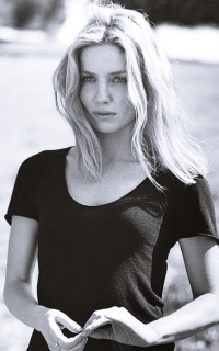 Annabelle Wallis JkaC7L3B_o