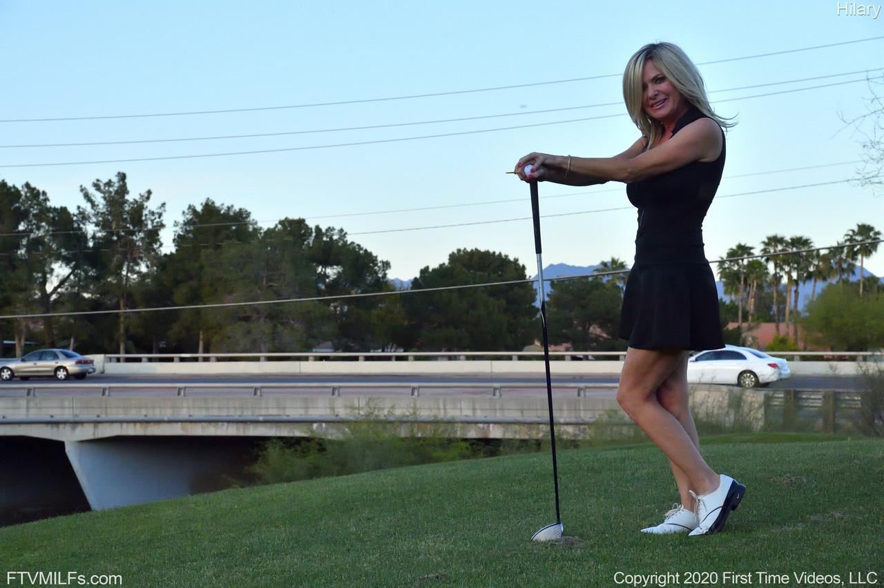 Seductress Hilary flashes her panties & shows her cleavage while playing golf(5)