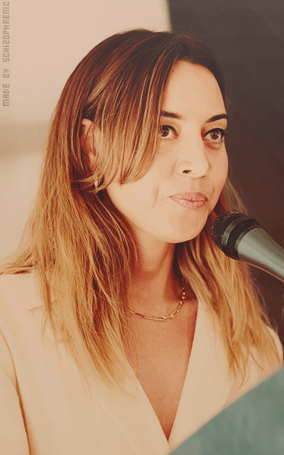 Aubrey Plaza JmgyCOsd_o