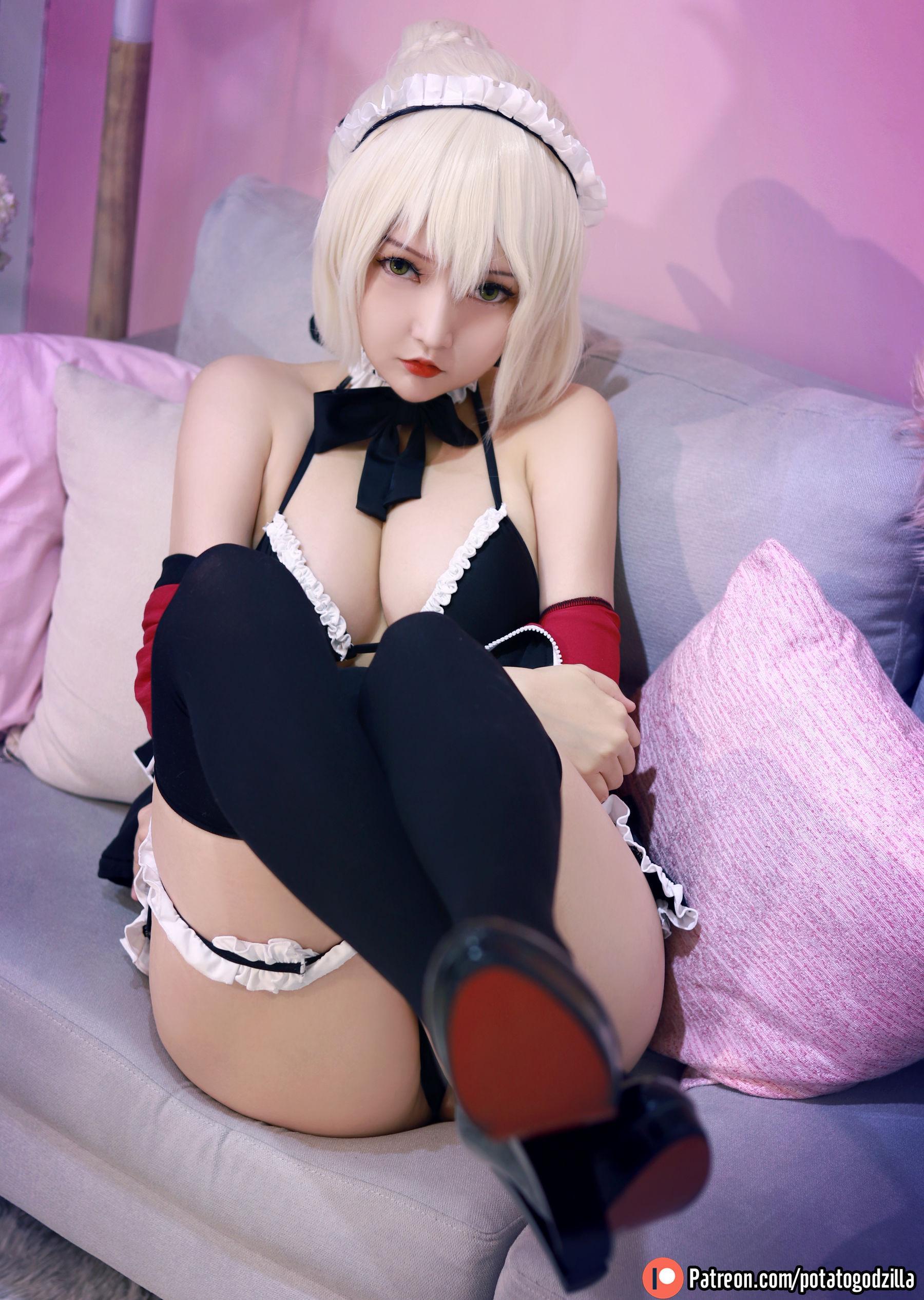 Coser小姐姐Potato Godzilla – Saber Alter Maid 套图(21)