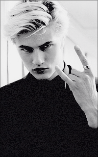 Lucky Blue Smith UGOvfAsw_o