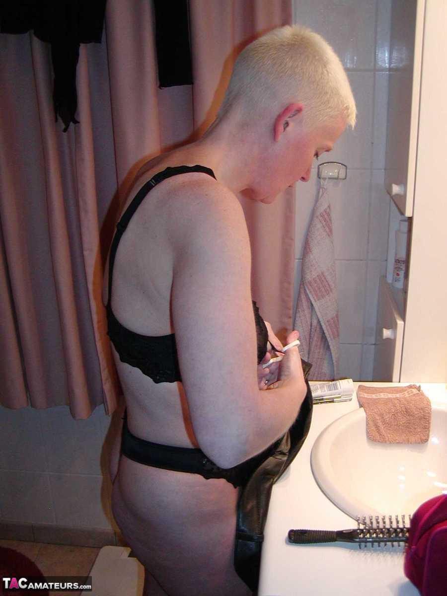 Older blonde woman Tiffany Pearl gets dressed after taking a bath(14)