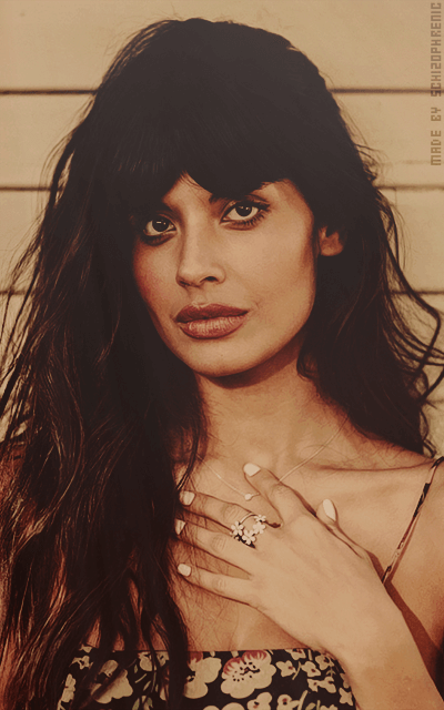 Jameela Jamil AFoRqzGZ_o