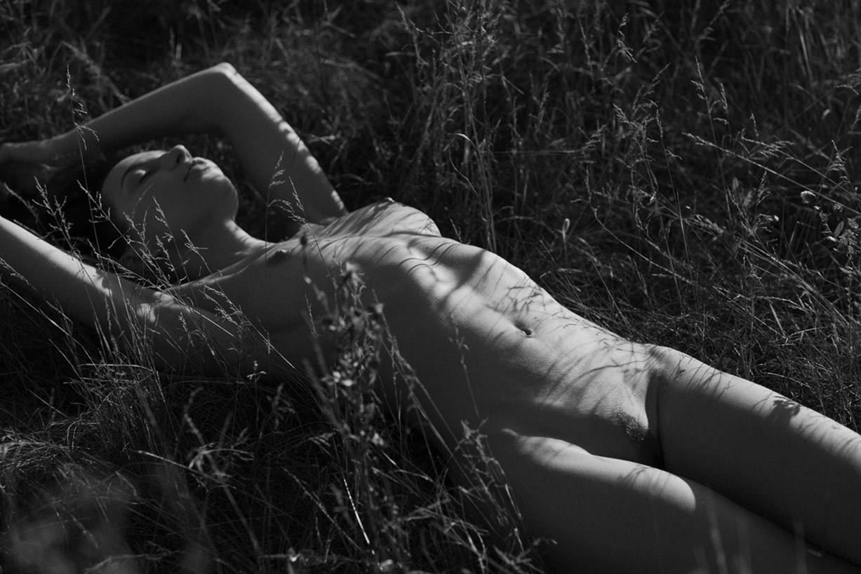 голая пражская модель Викенция во фруктовом саду / Vikencia from Prague nude by Ryan Pike - Yume Magazine голая пражская модель Викенция во фруктовом саду / Vikencia from Prague nude by Ryan Pike - Yume Magazine