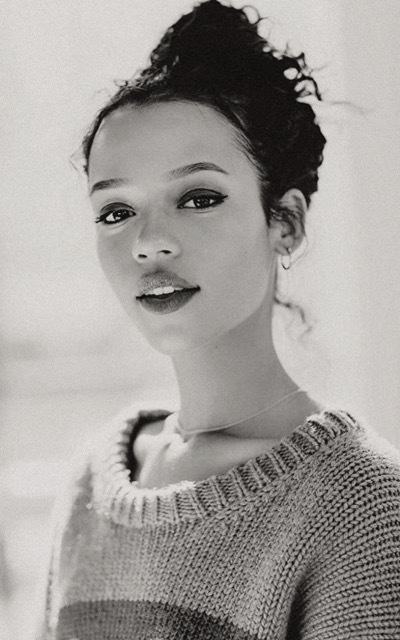 Taylor Russell 54RWfHgB_o