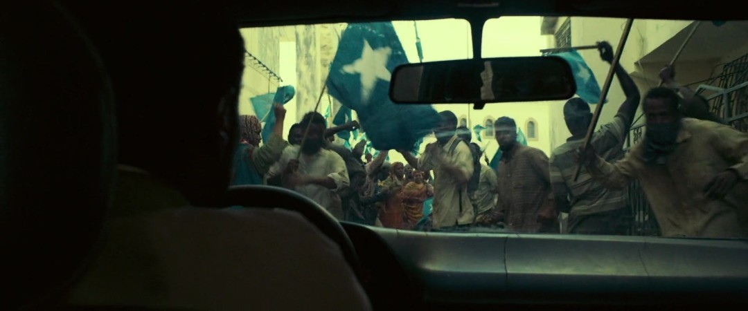 Escape From Mogadishu (2021) 1080p BluRay x264 [Multi Audios][Hindi+Tamil+Telugu+Kor]