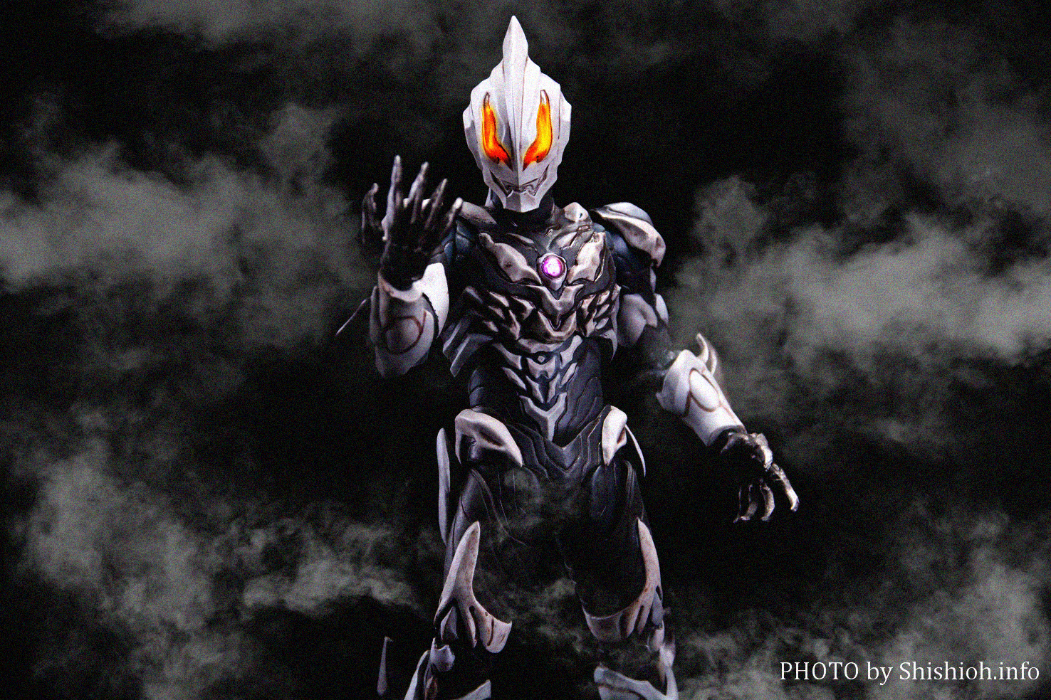 Ultraman (S.H. Figuarts / Bandai) - Page 7 JsgEqB4M_o