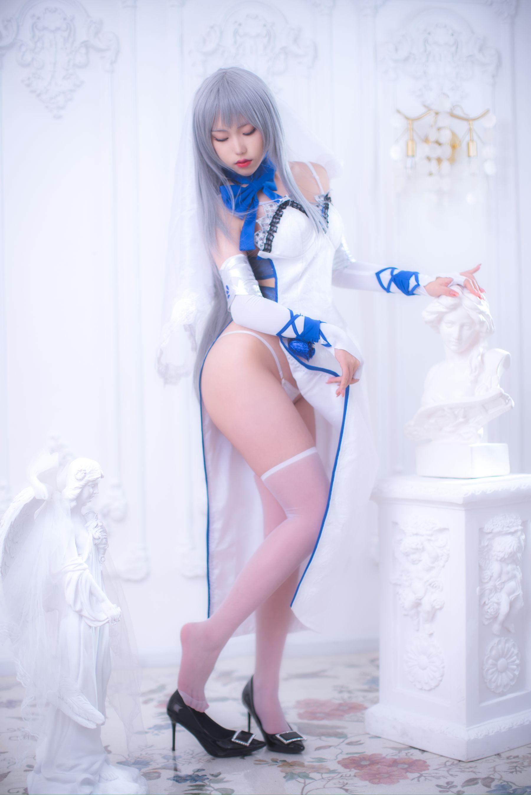 [网红COSER] 一北亦北 – 路易九世礼服 写真套图(10)