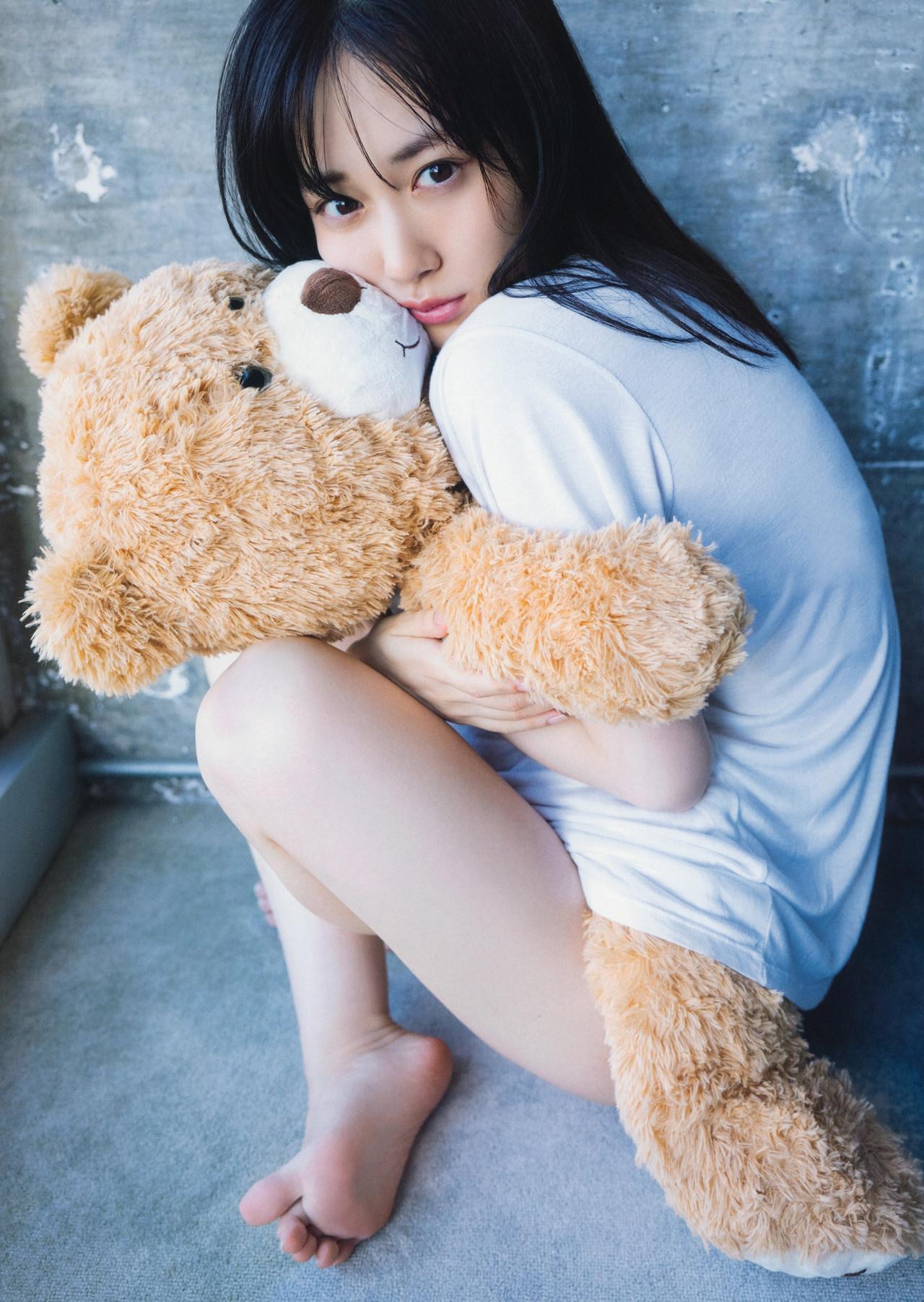 Mizuki Yamashita 山下美月, 2nd 写真集 「ヒロイン Heroine」 Set.01(15)