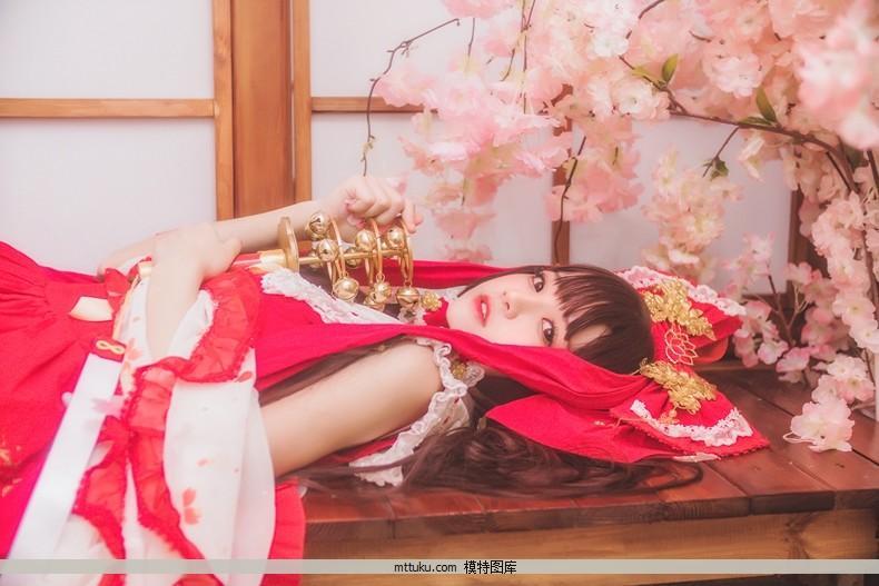 微博美女:@桜桃喵 东方Project 灵梦COS(5)