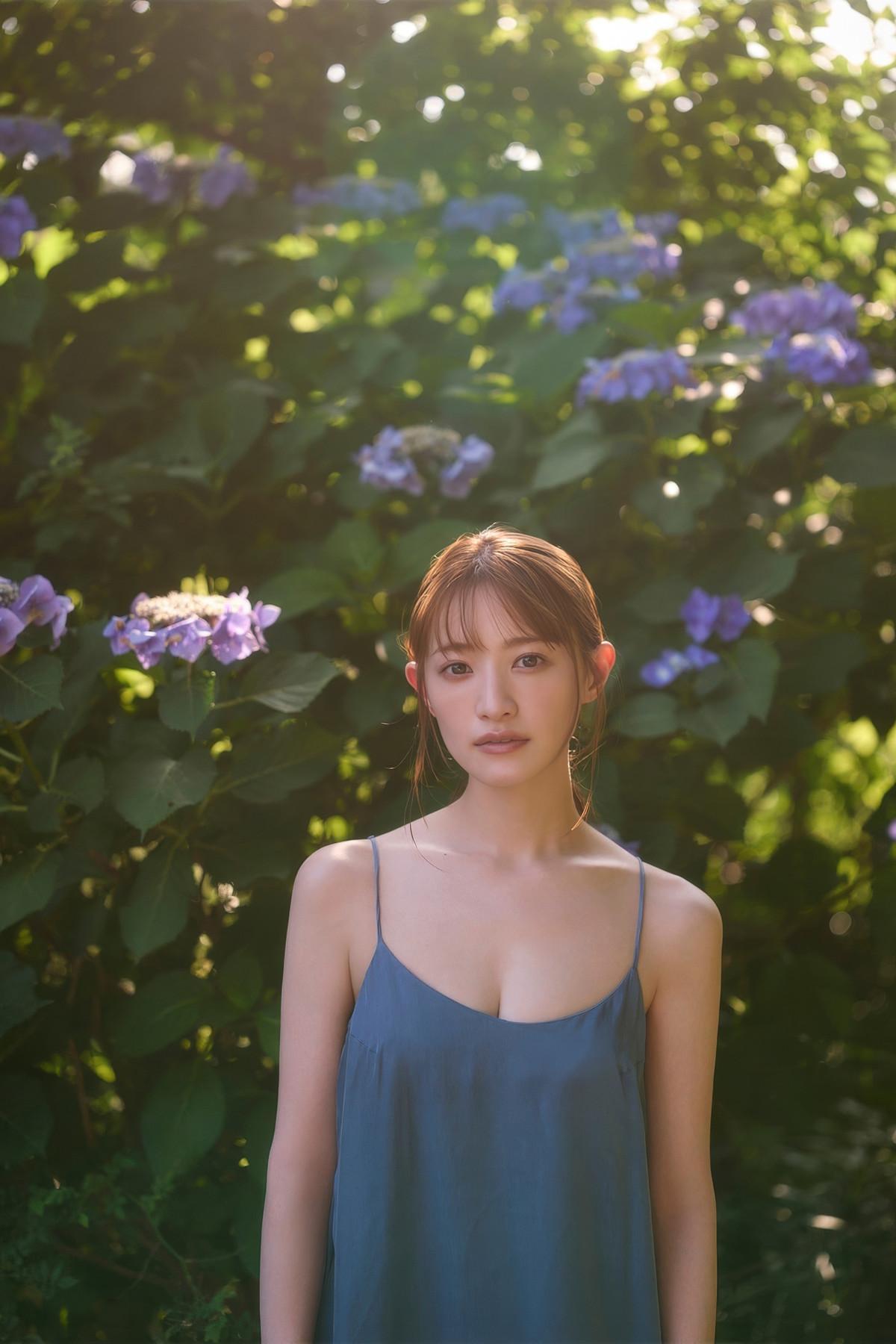 Kana Nakada 中田花奈, FLASHデジタル写真集 「Bloom」 Set.01(5)