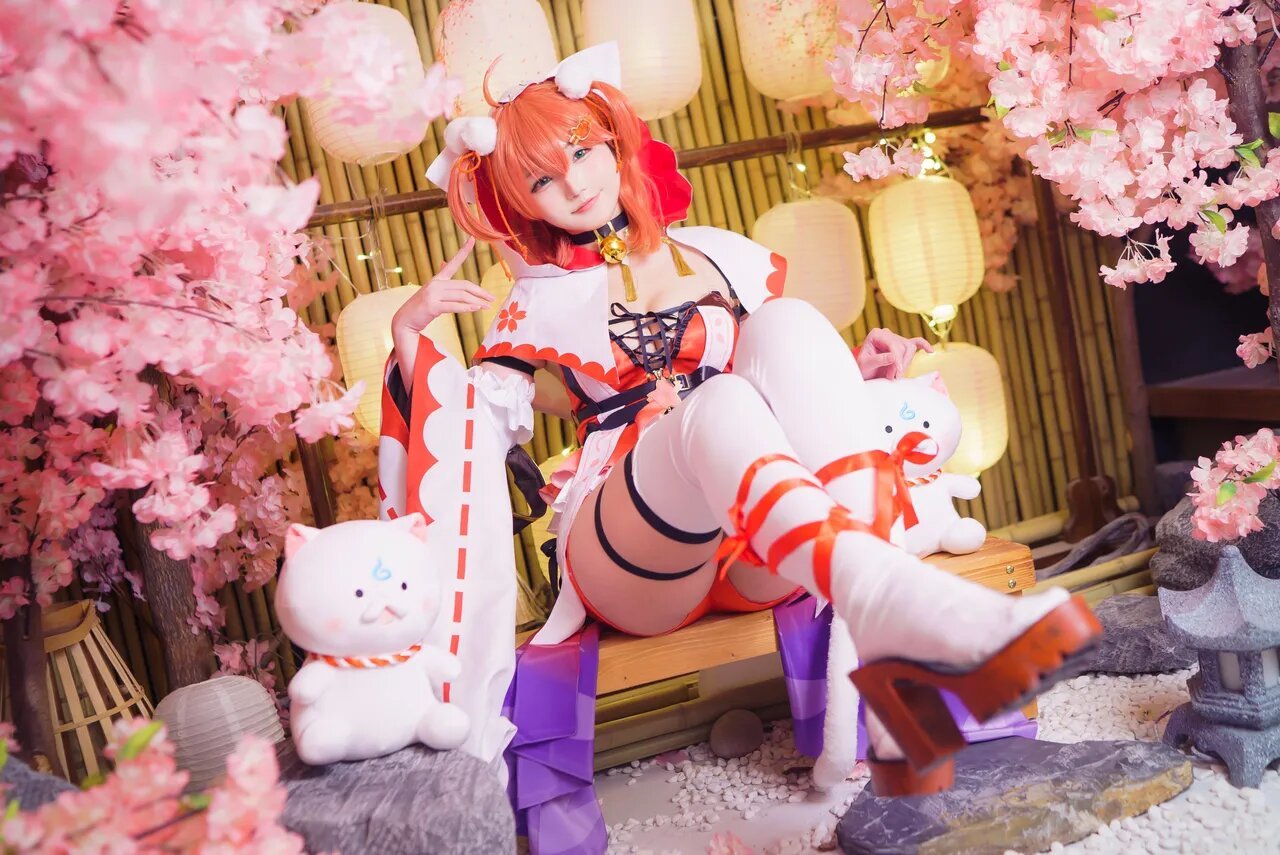 Takanashi Hanari - Miko
