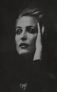 Gillian Anderson 7uux8k9D_o