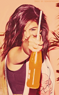 Selena Gomez BOoVZ0NR_o