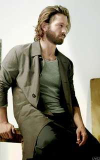 Michiel Huisman EfoR0Cv7_o