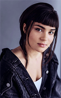 Kawennáhere Devery Jacobs Cc1ABtAs_o