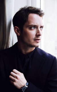 Elijah Wood YrL3a5xS_o