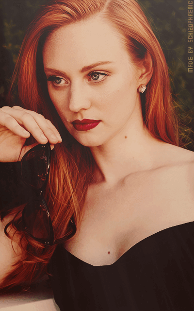 Deborah Ann Woll GtHldpzV_o