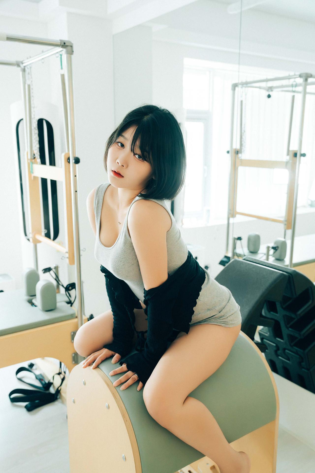ZIA.Kwon 권지아, Haivia Photobook ‘Oily’ Set.01(6)