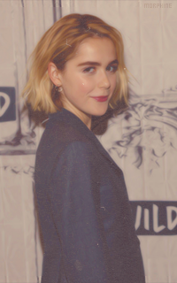 Kiernan Shipka 8KPh4u0E_o