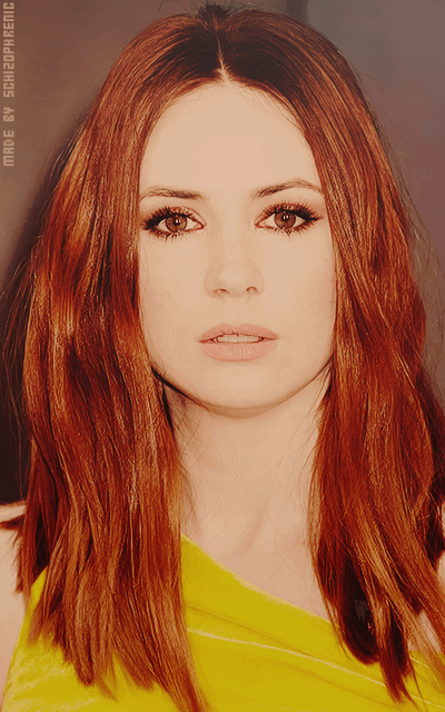 Karen Gillan C93fkNqq_o