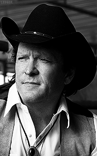 Michael Madsen 4yQIIw9B_o