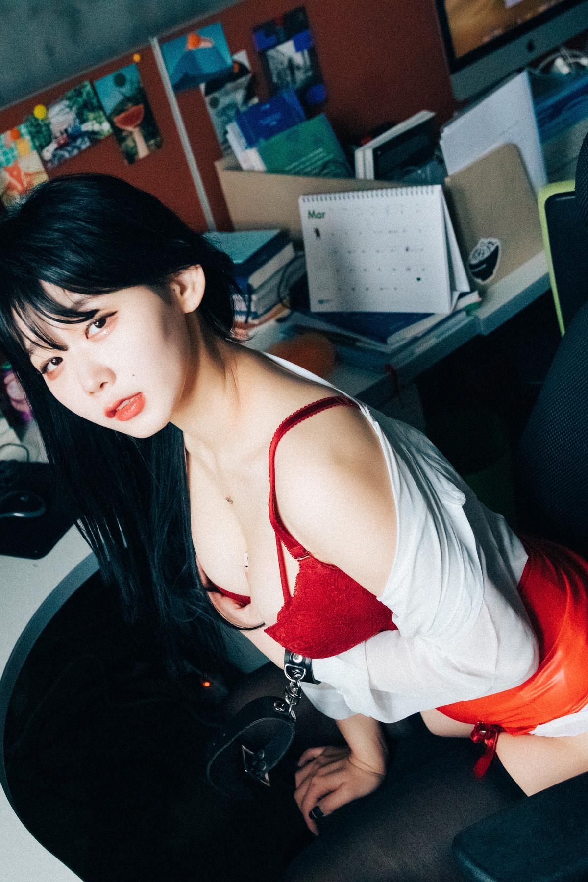 ZIA.Kwon 권지아, Loozy ‘Office Slave’ Set.05(32)