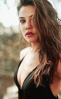 Danielle Campbell 3qiKIISz_o