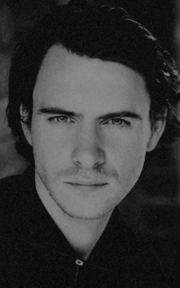 Harry Lloyd  U4uhwO4M_o